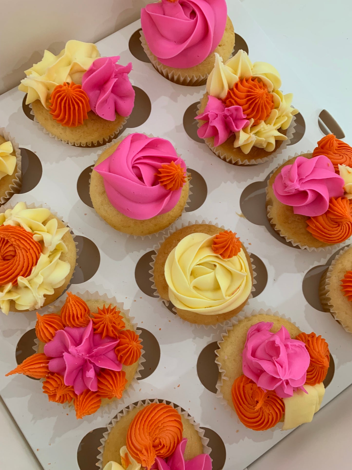 Deluxe Cupcakes (per dozen)